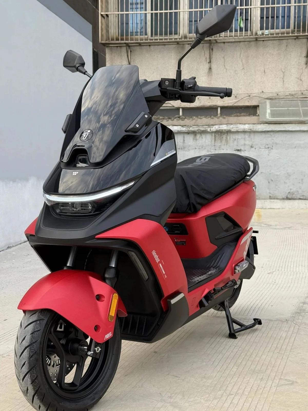 Ninebot M5 125